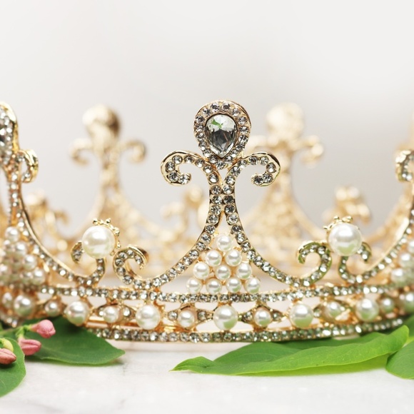 👑 Parisian Fleur de Lis Crystal & Pearl Crown - Picture 8 of 14